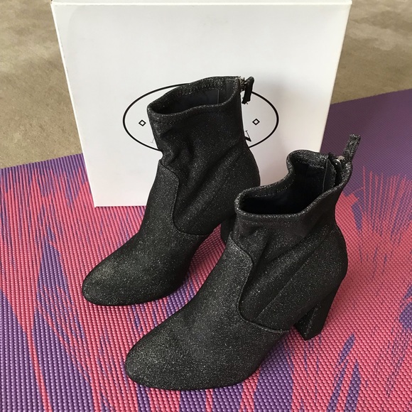 STEVE MADDEN Metallic Ankle Booties - Picture 4 of 8